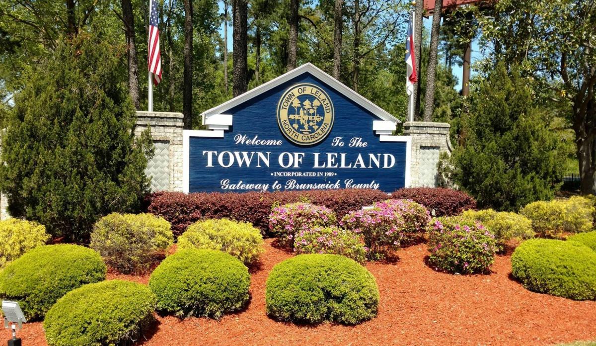 Town of Leland sign