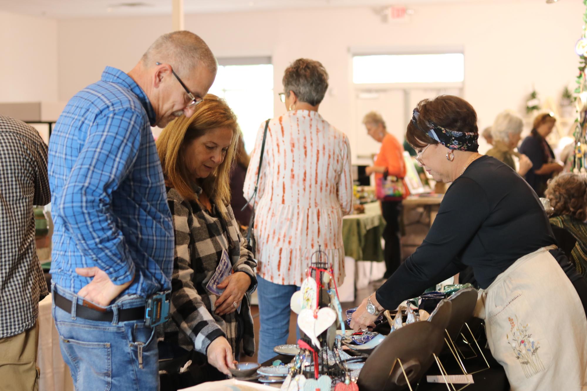 holiday art market